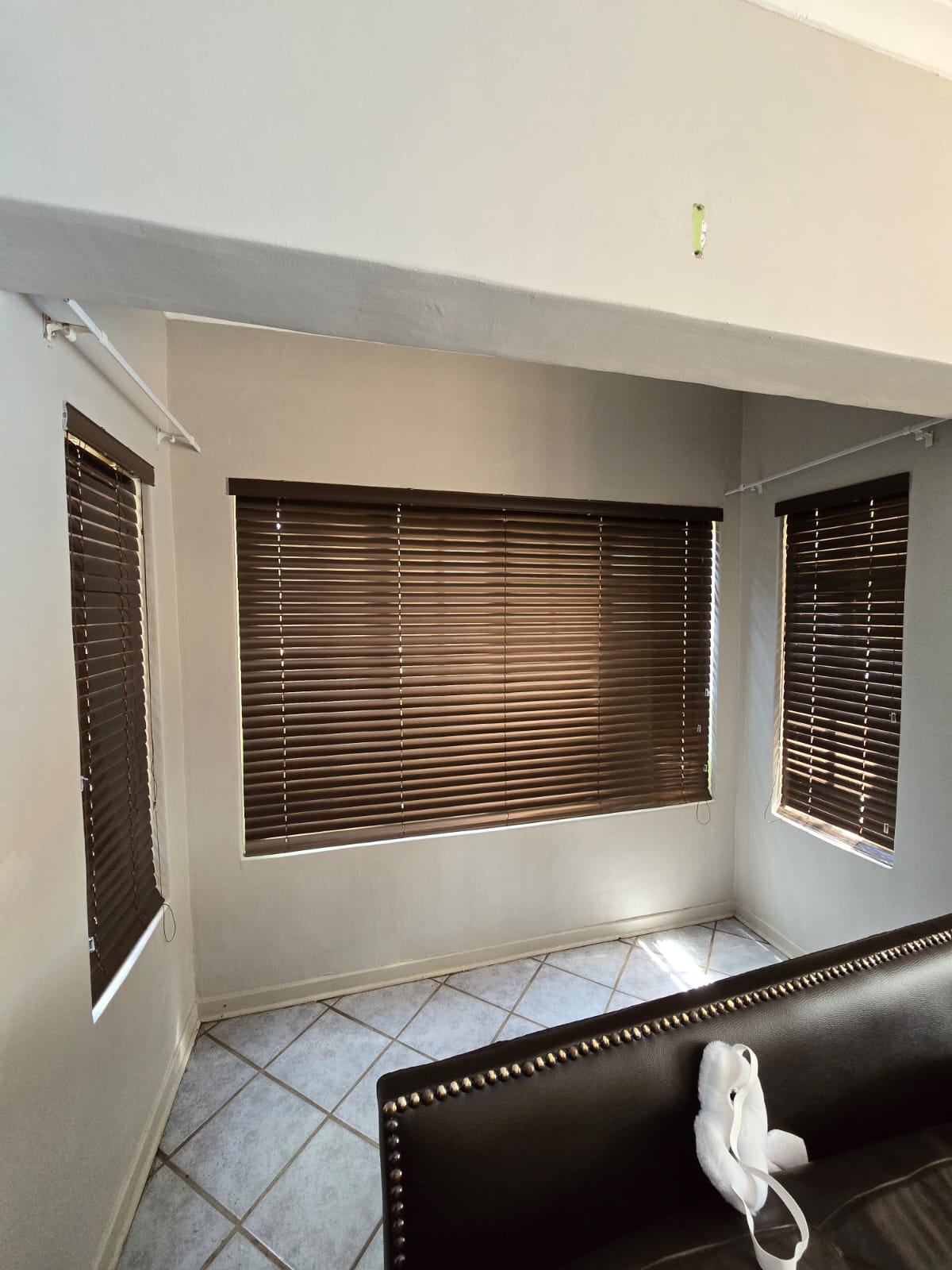 Horizontal Venetian blind supplied and installed by Linric Blinds